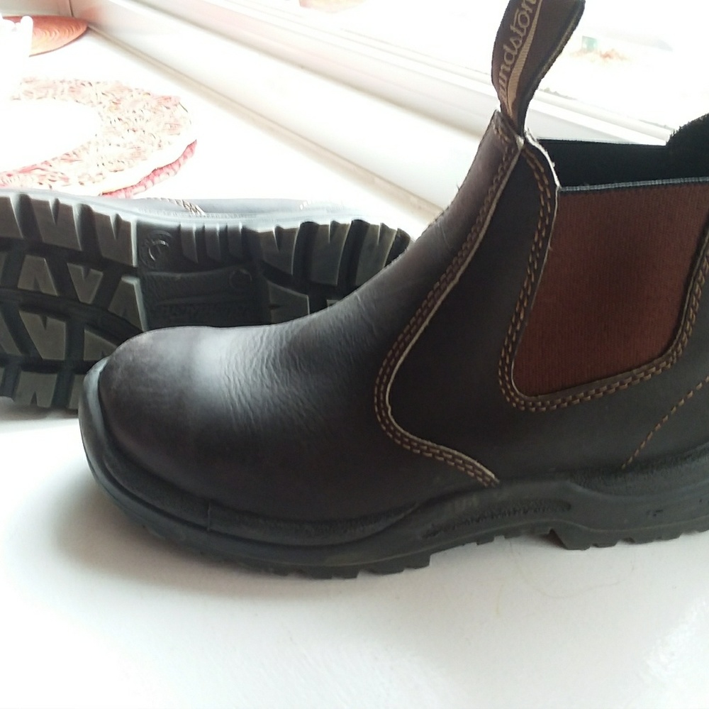Blundstone Boots size 4.5 Thats a 7.5 us